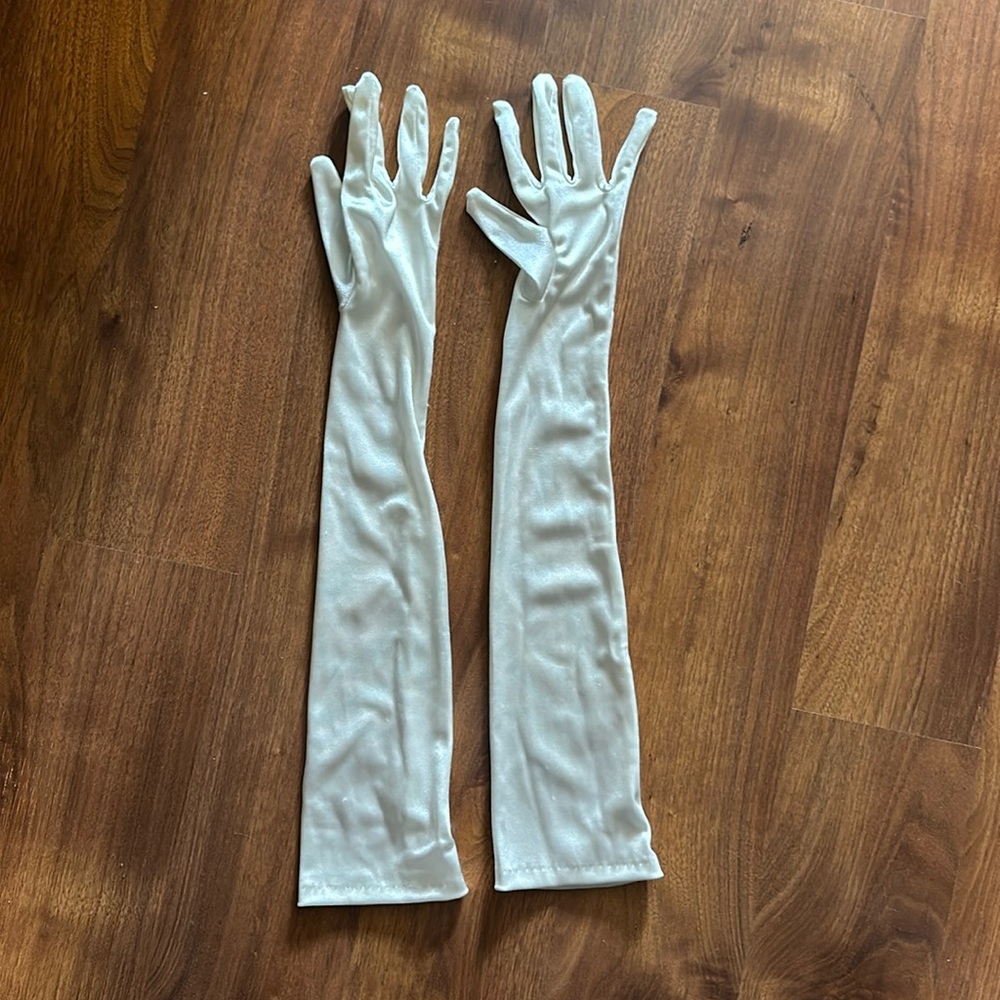 Bridal gloves
